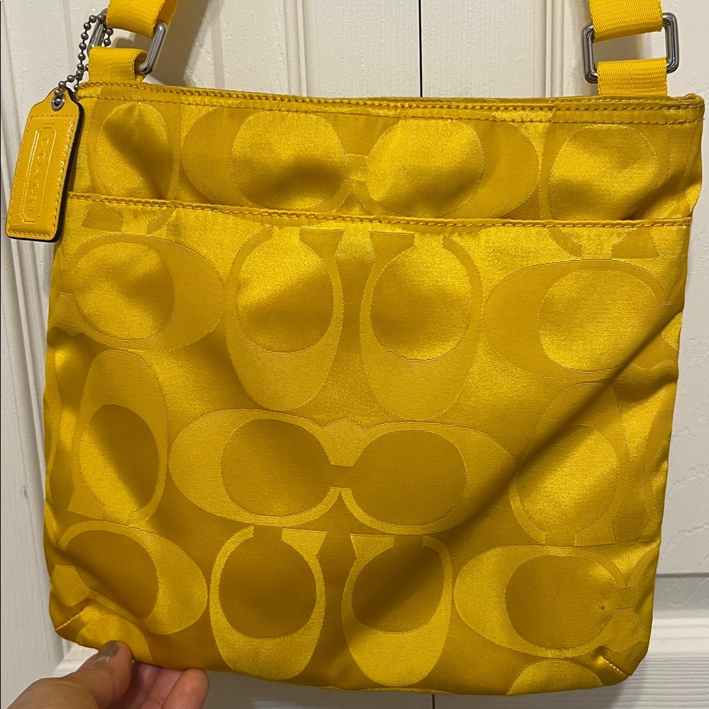 Coach Yellow Crossbody Bag. Never been used - Picture 4 of 8
